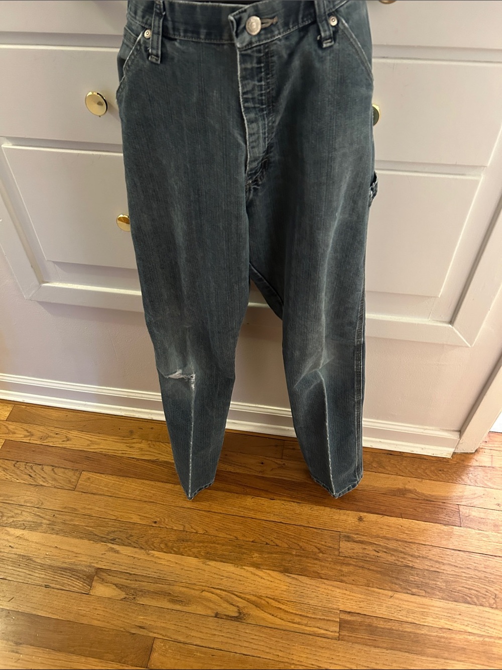 Wrangler Men's Washed Gray Relaxed Jeans with Knee Distress